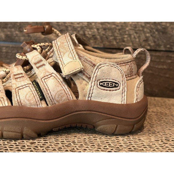 Keen Newport H2 Little Kid 9 Sandals Beige Hiking Waterproof Closed Toe EUC - Picture 3 of 11